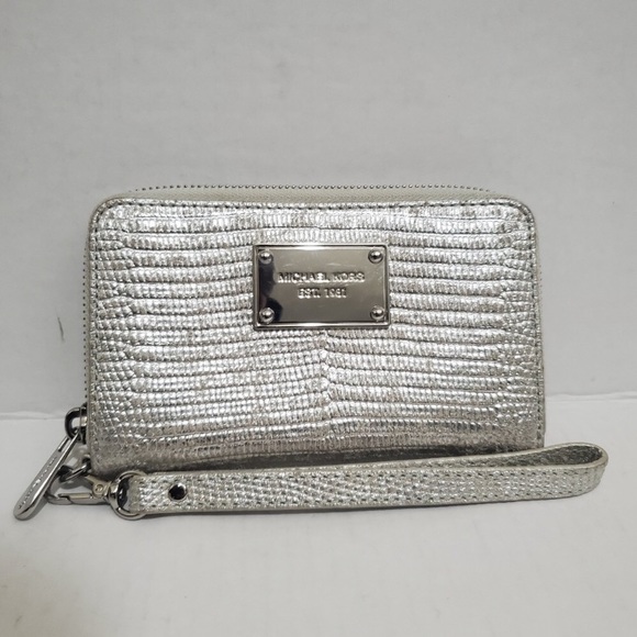 Michael Kors Handbags - MK wallet